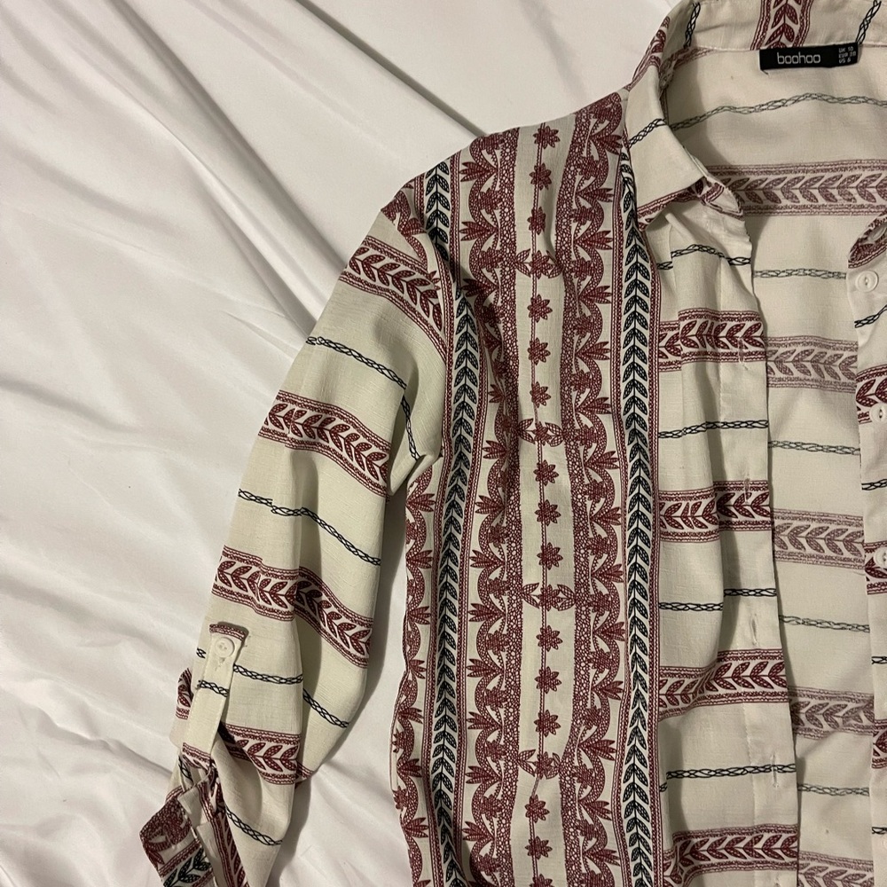 Boohoo women’s size 6 patterned button down dress